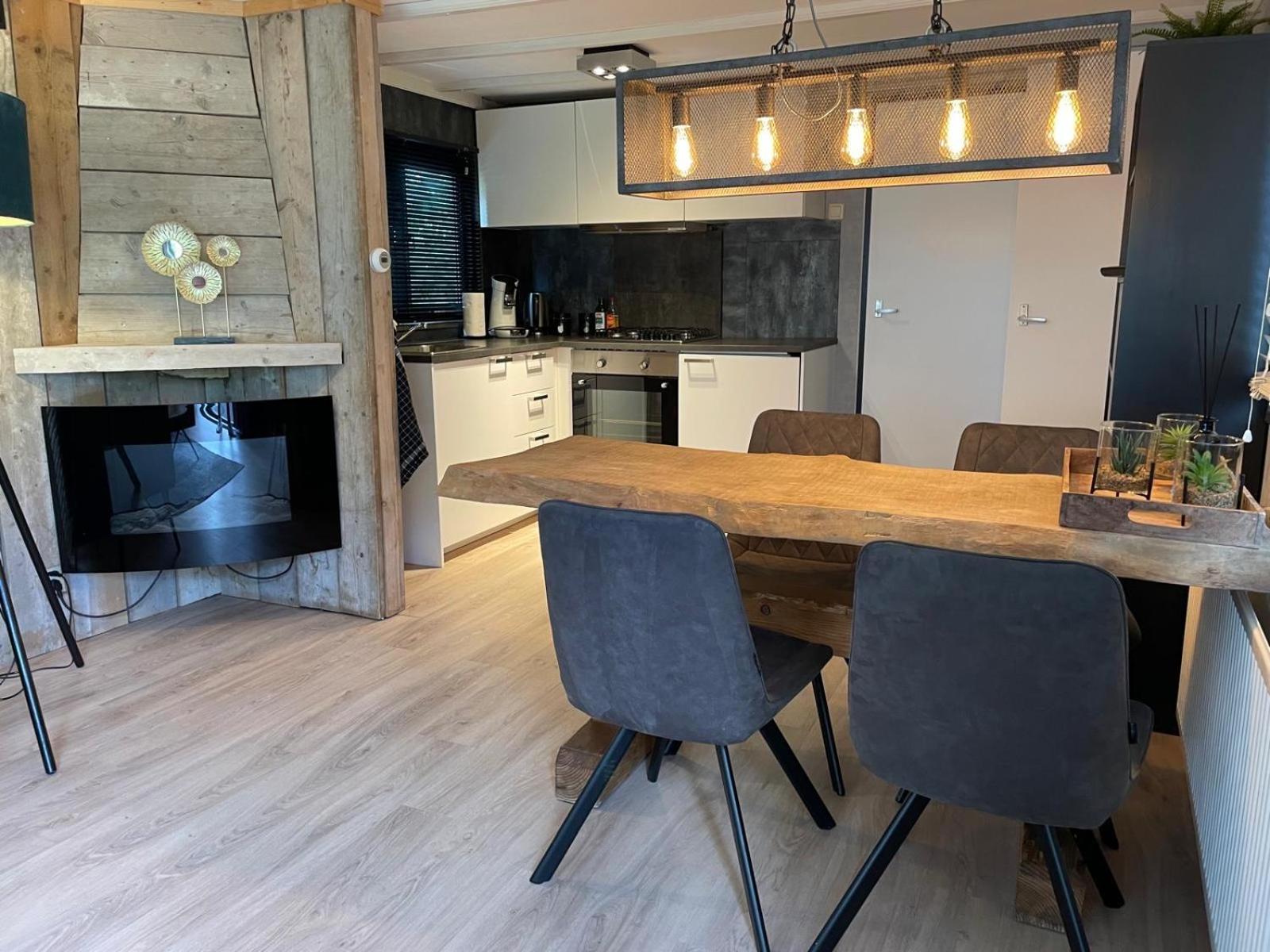 Uniek Chalet Op De Veluwe, In Bosrijke Omgeving. 푸텐 외부 사진